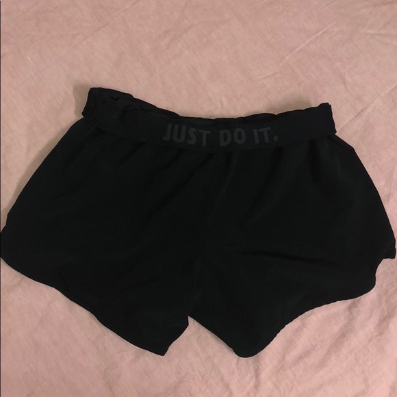 Black Nike shorts - Picture 2 of 4